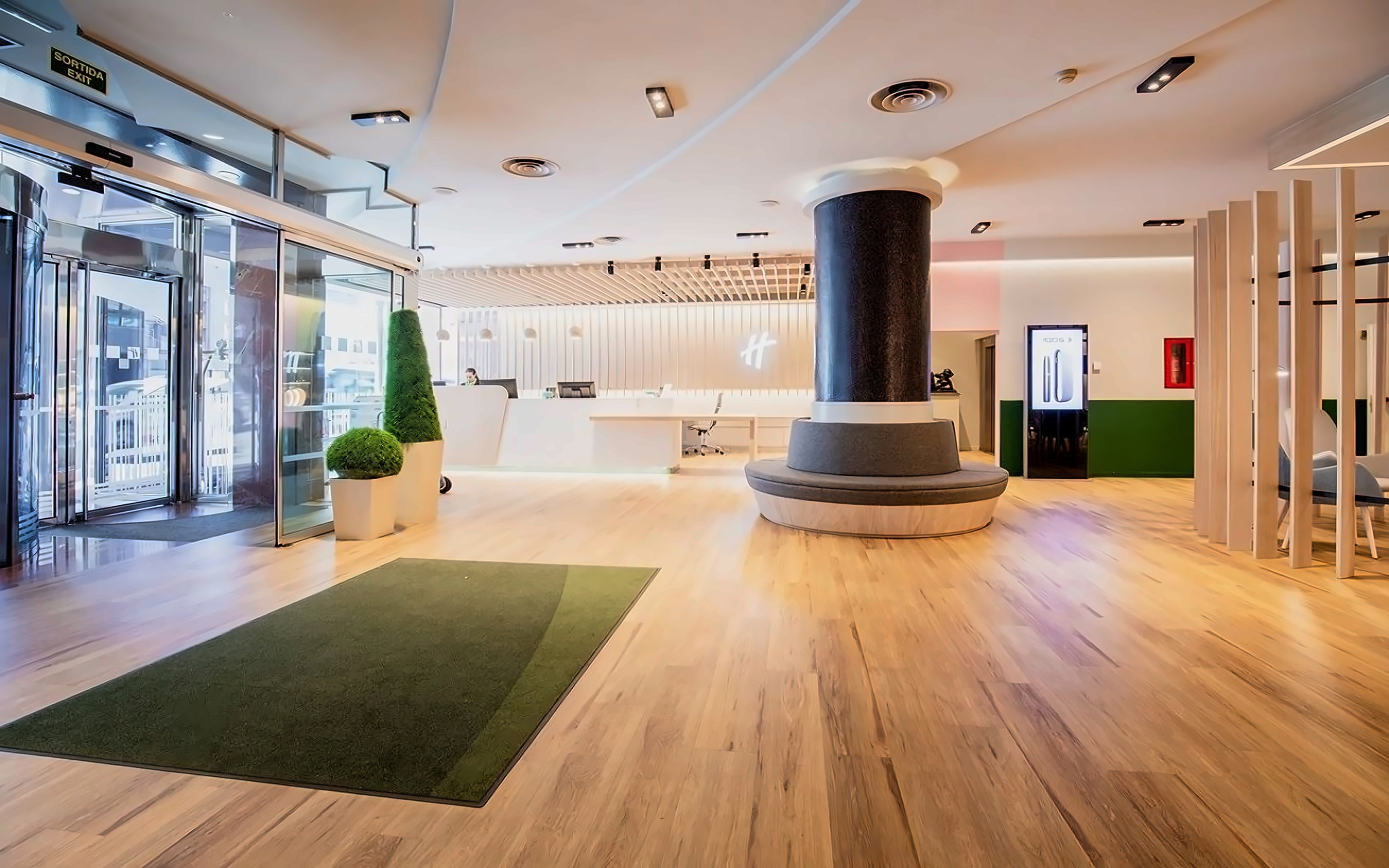 Suites Plaza Hotel & Wellness Andorra (ex. Holiday Inn) photo 2
