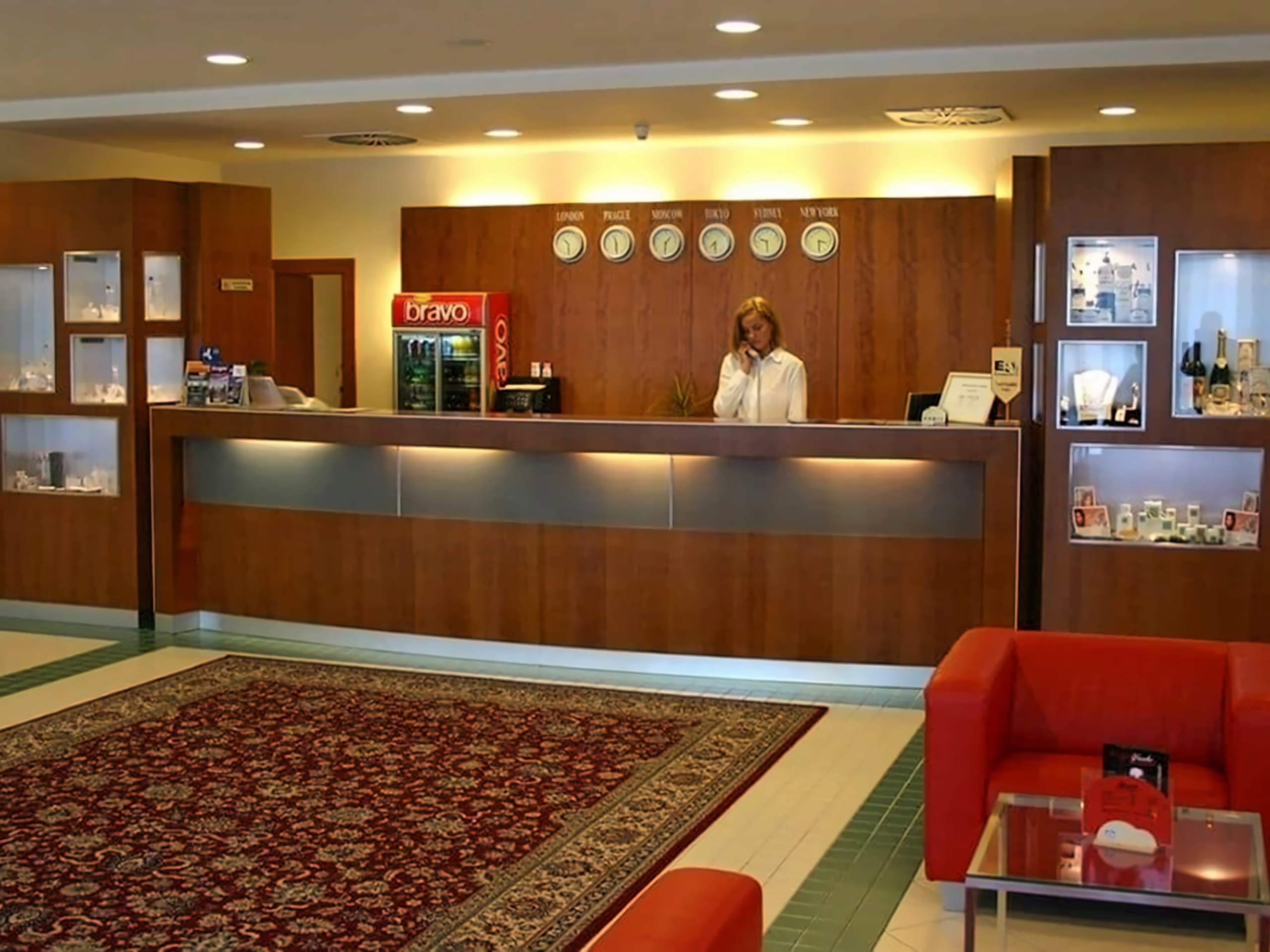 Ramada Airport Prague attēls 2