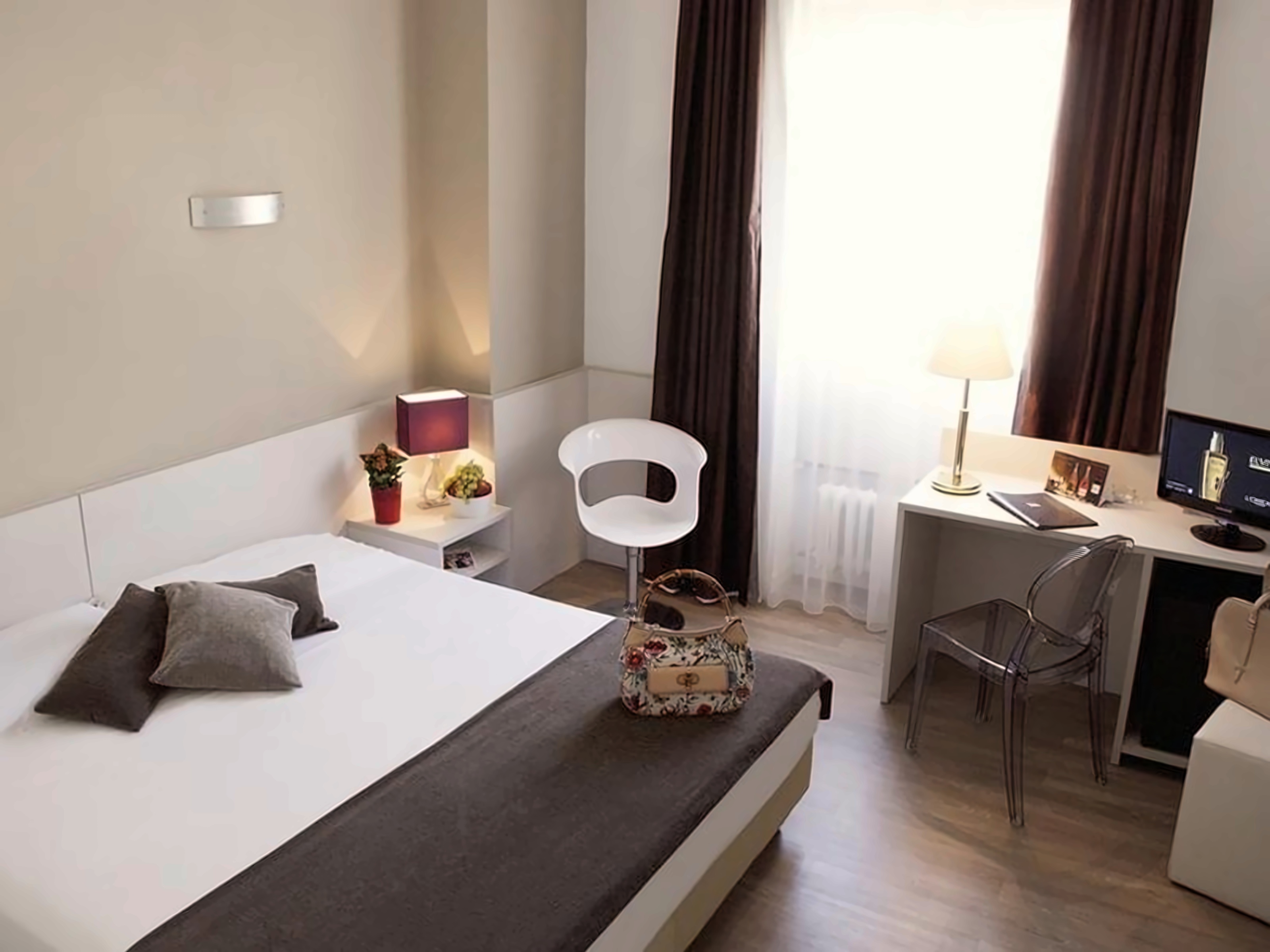 Mennini Milan photo 6