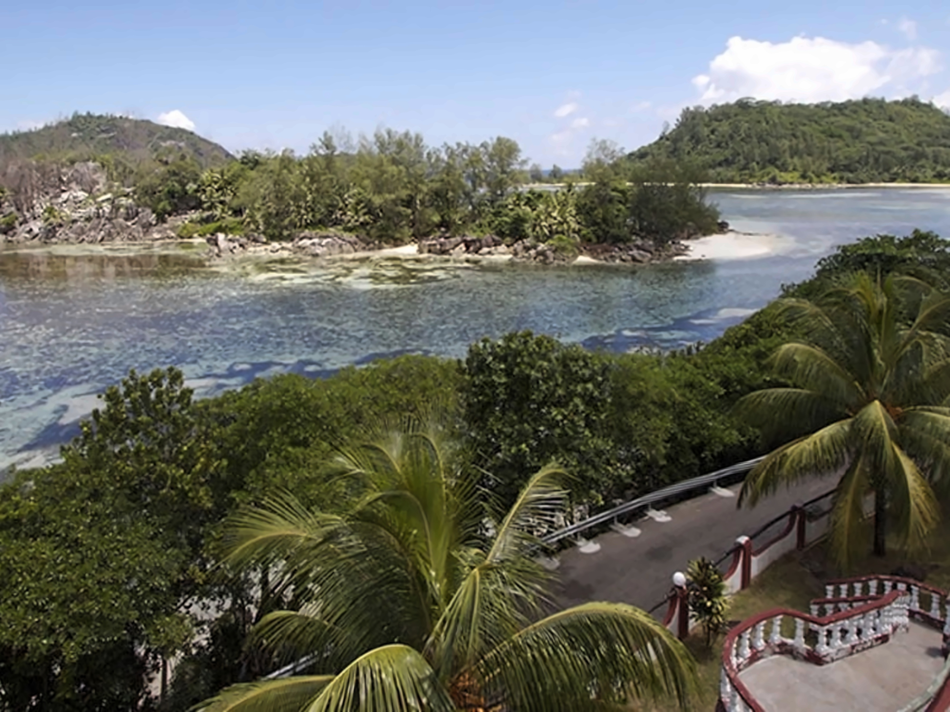 EDEN'S HOLIDAY VILLAS pilt 6