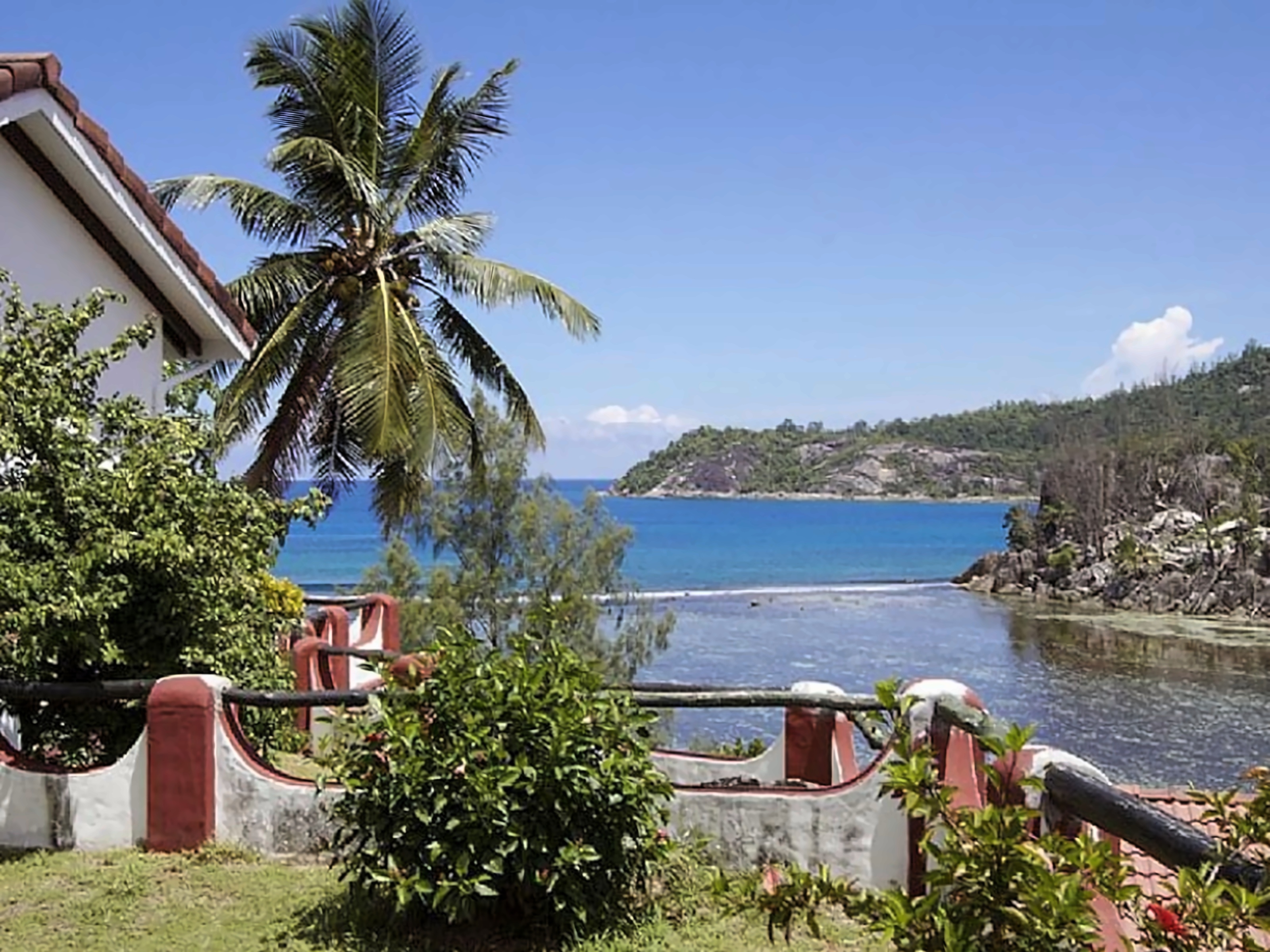 EDEN'S HOLIDAY VILLAS pilt 4