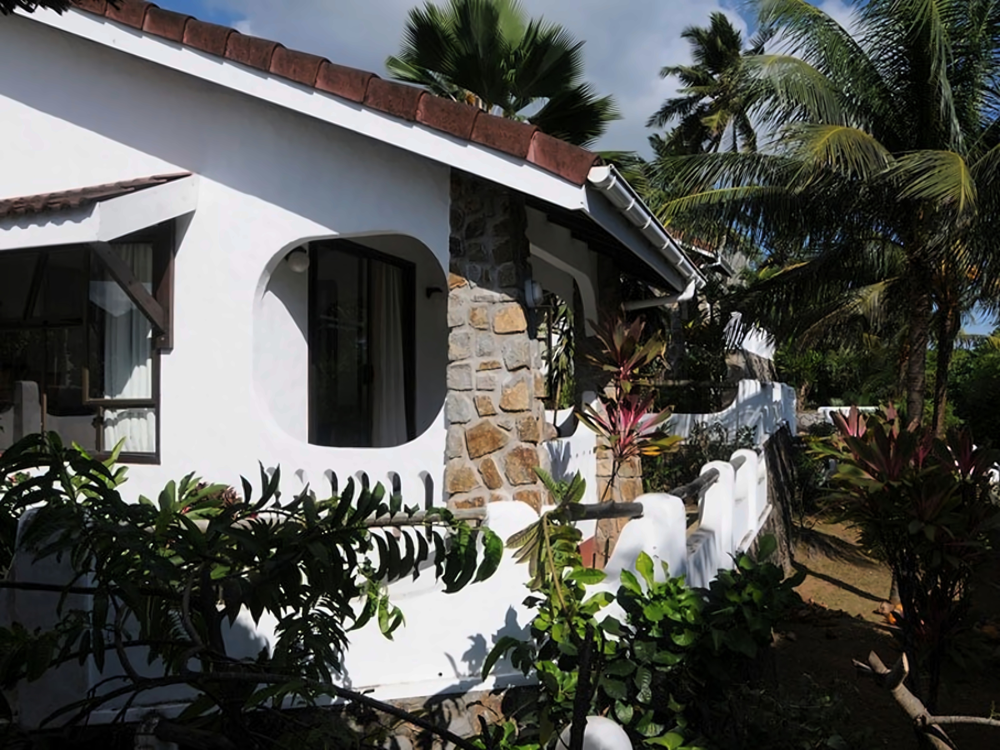 EDEN'S HOLIDAY VILLAS pilt 3