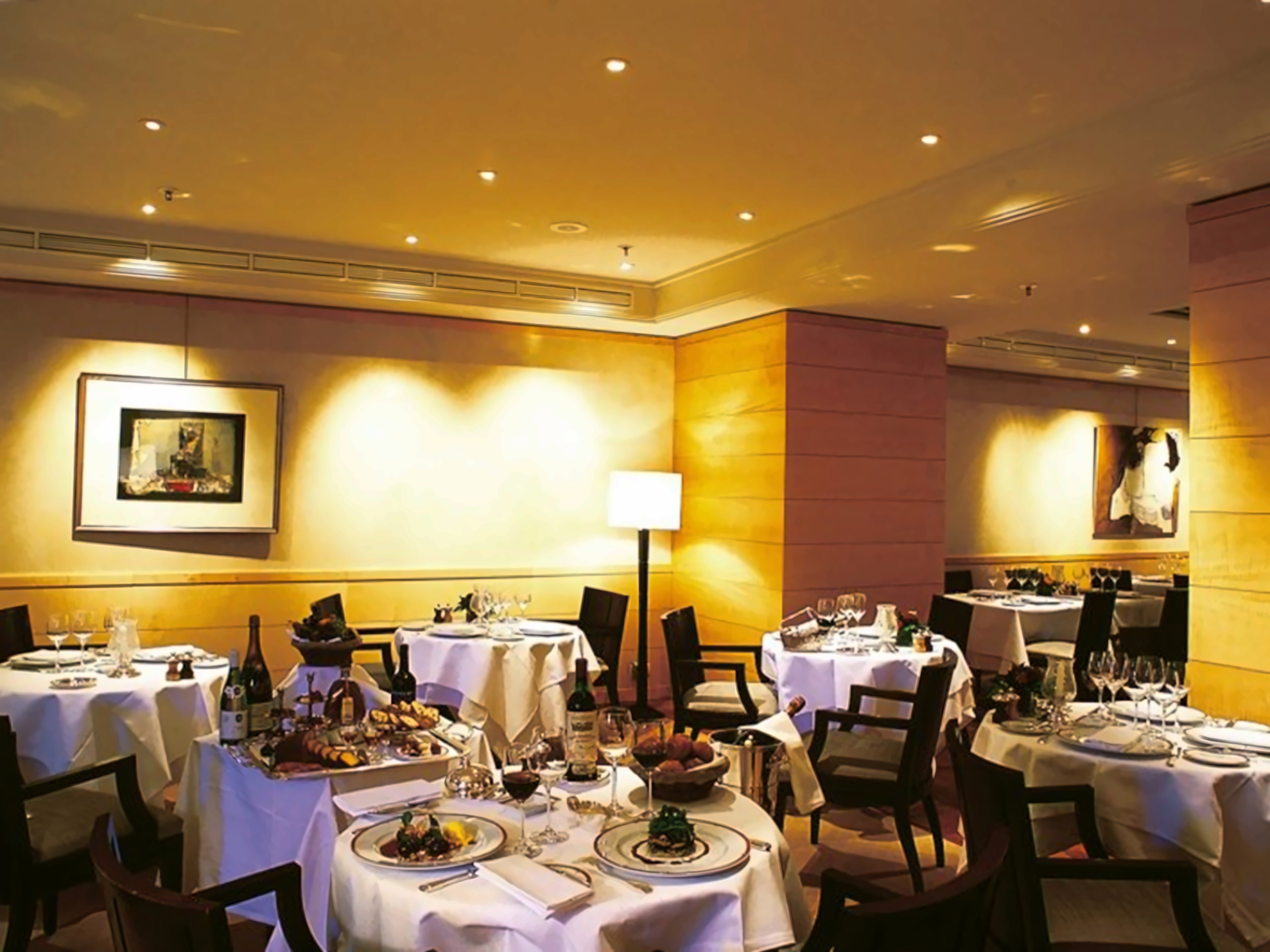 Warwick Paris photo 1