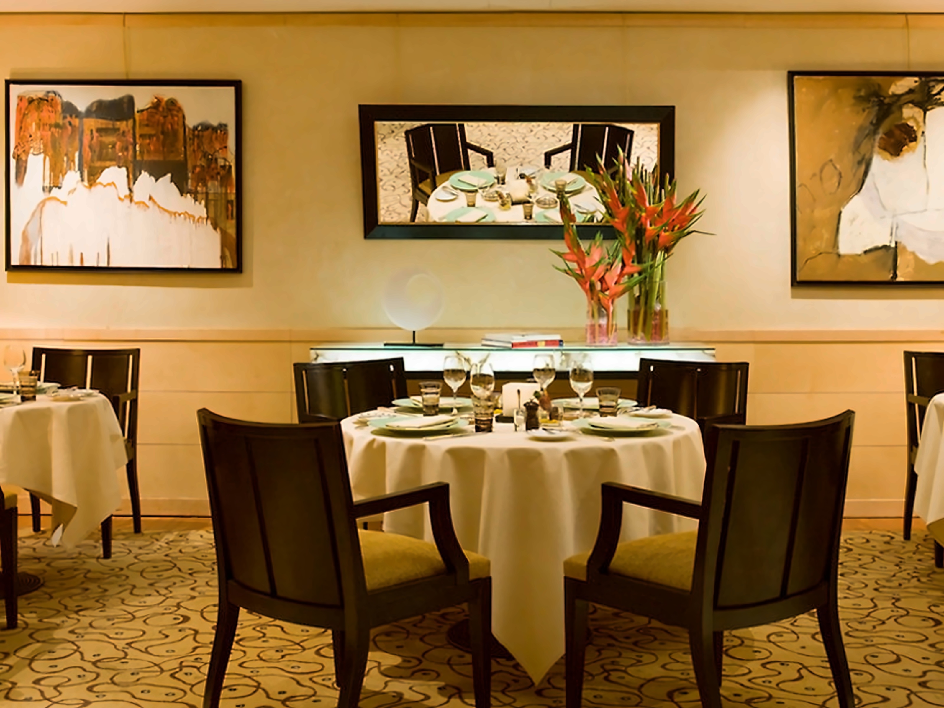 Warwick Paris photo 2