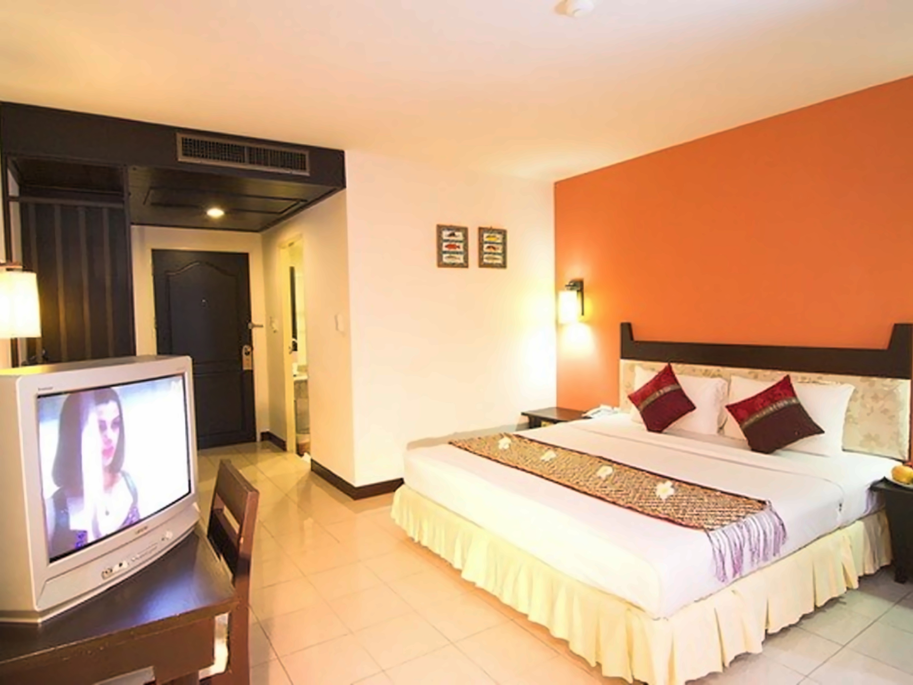 Karon Whale Resort photo 8