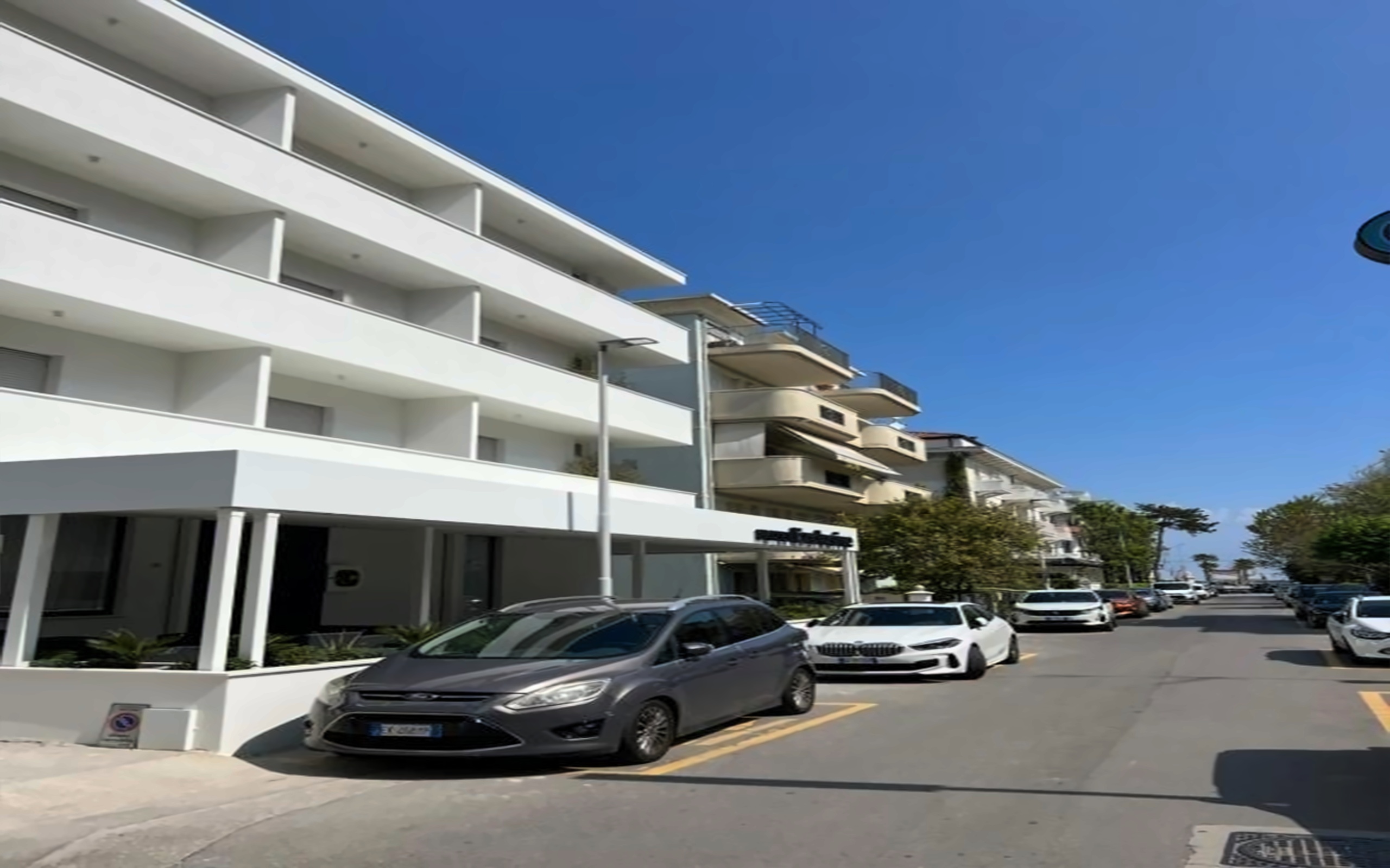 Hotel Exclusive photo 1