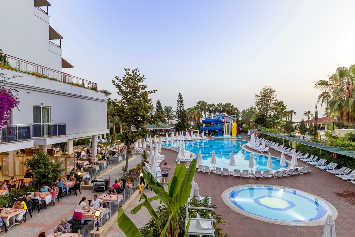 Holiday Park Resort Hotel photo 2