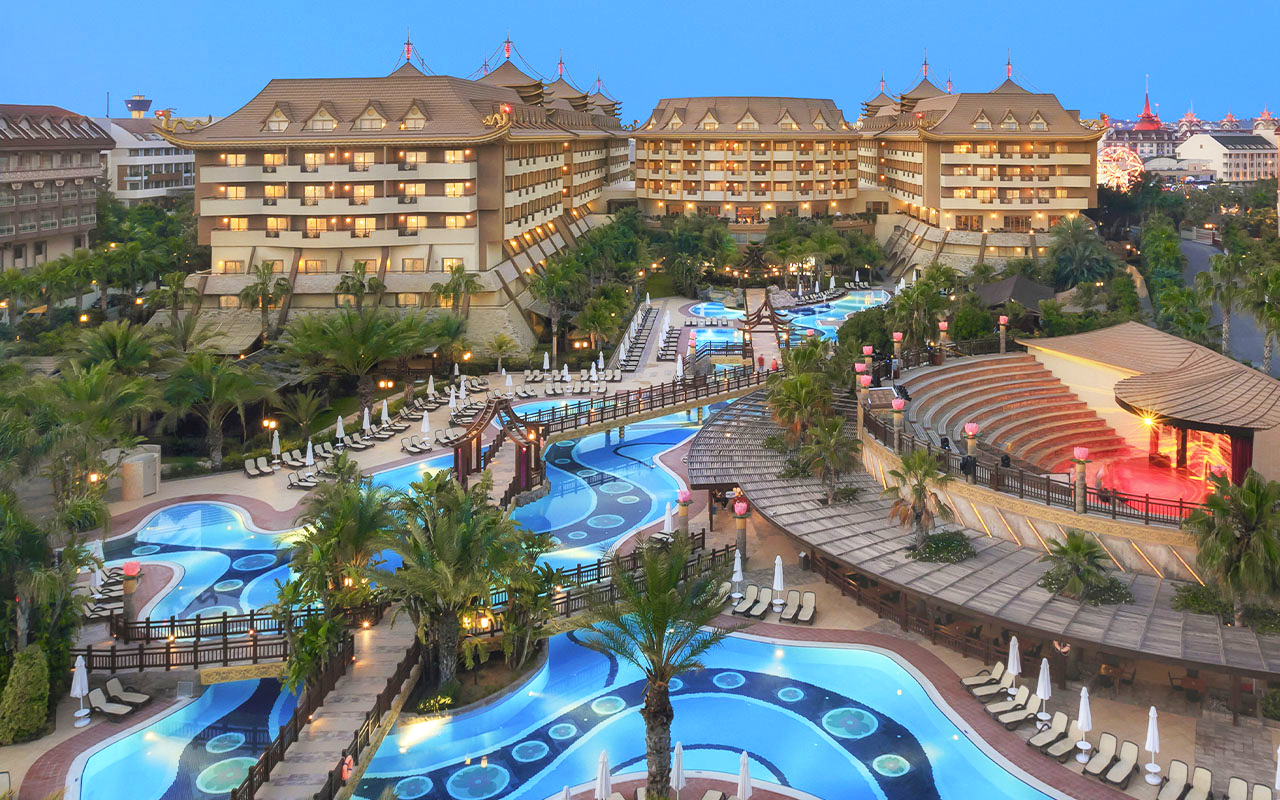 Royal Dragon Hotel photo 1