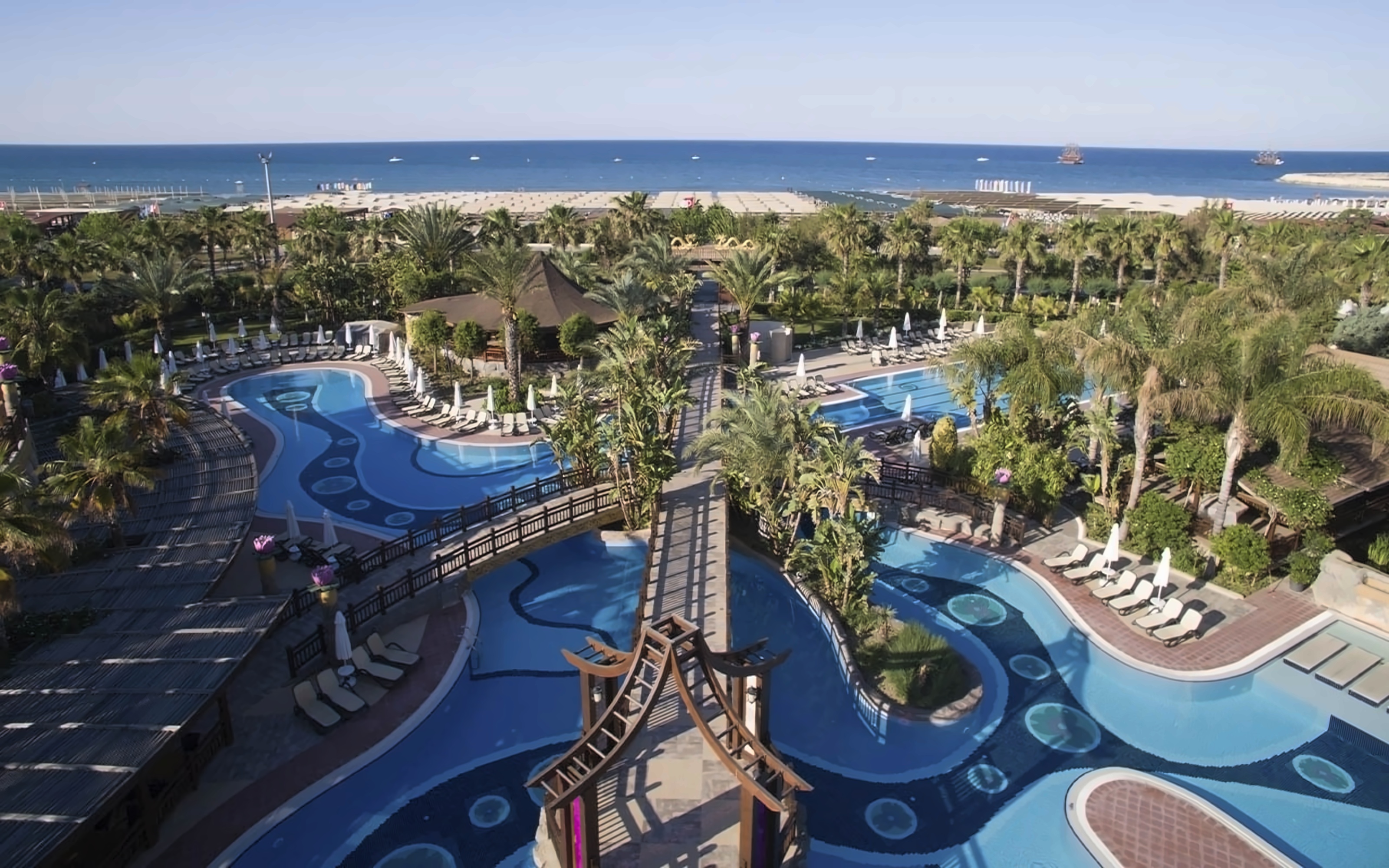 Royal Dragon Hotel photo 2