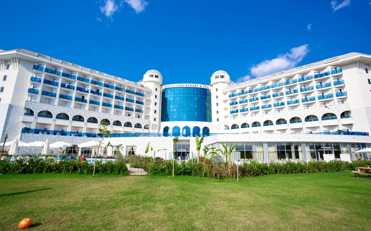 Water Side Resort & Spa photo 1