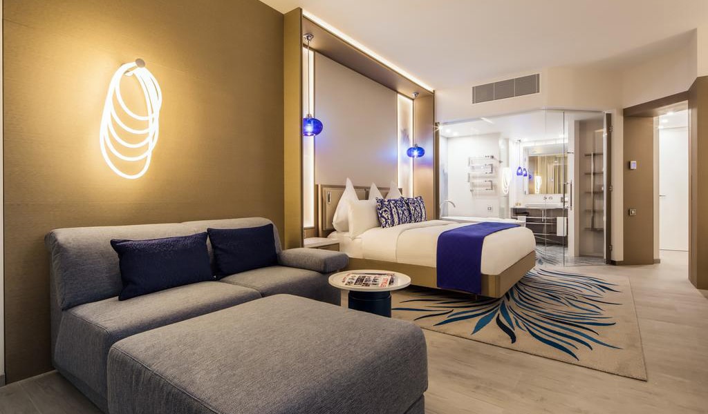 Deluxe King Room