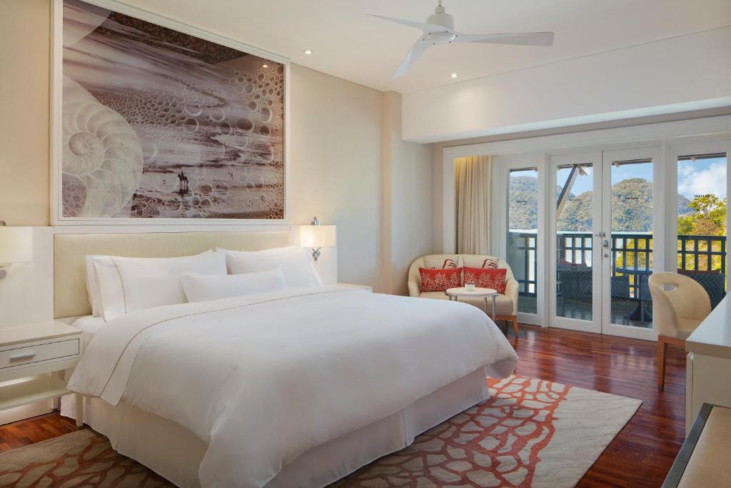 Guest room Partial ocean view king/twin