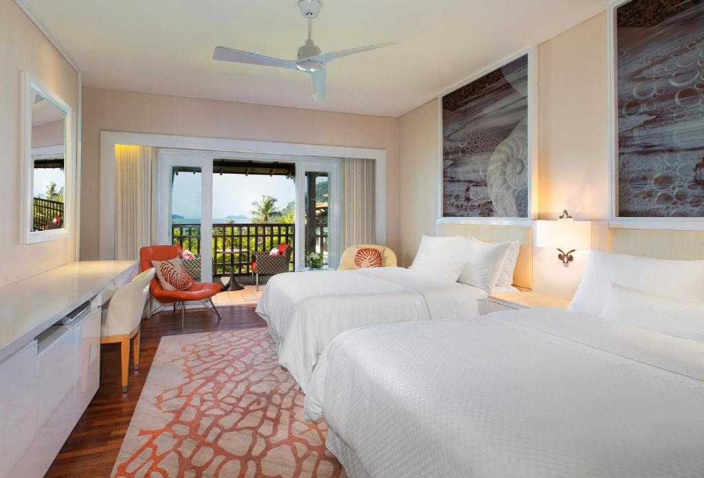 Guest room ocean view king/twin