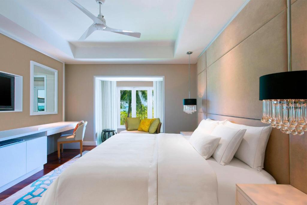 1 Bedroom Suite Partial ocean view