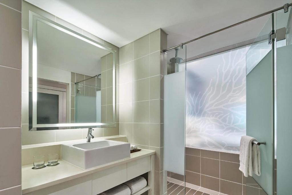 1 Bedroom Suite Partial ocean view