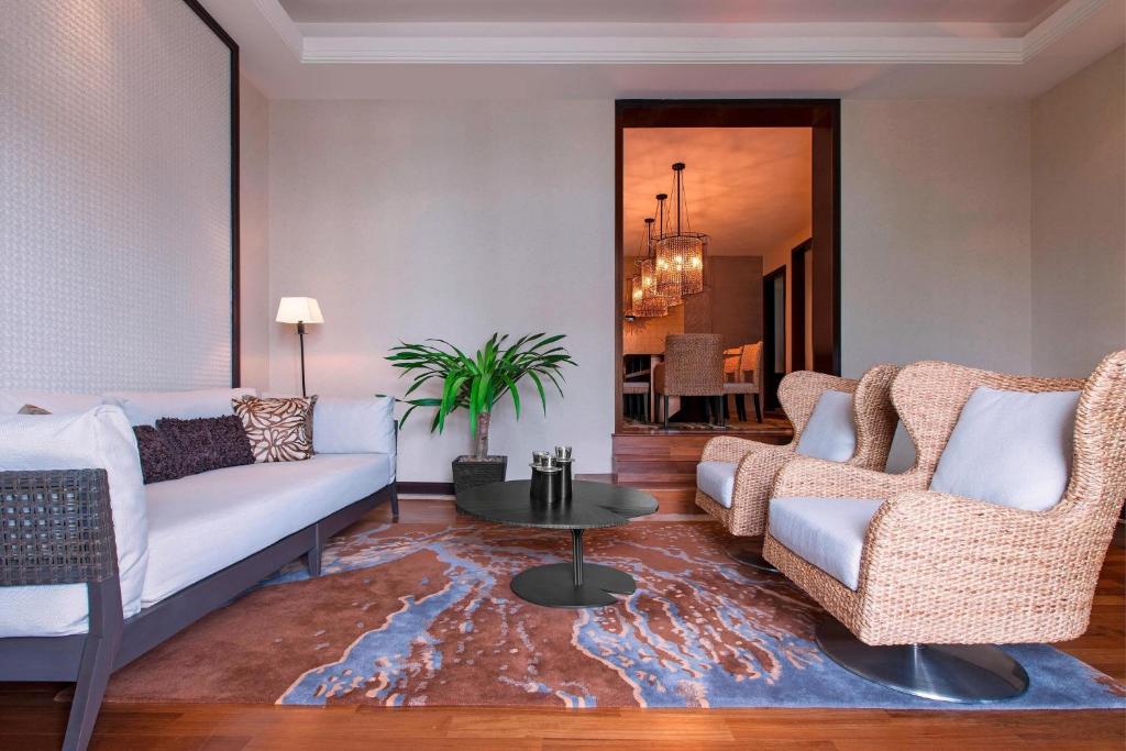 5 Bedroom Villa