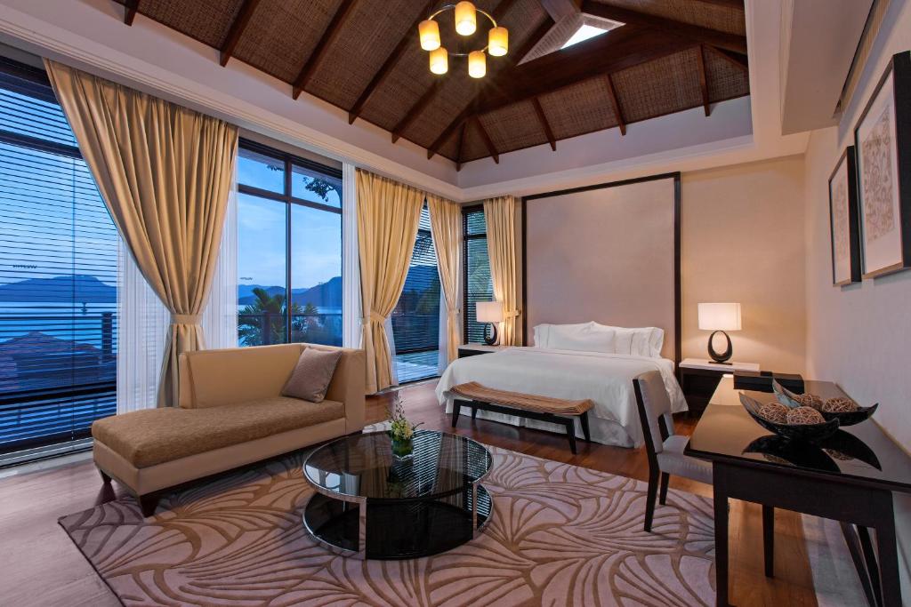 5 Bedroom Villa