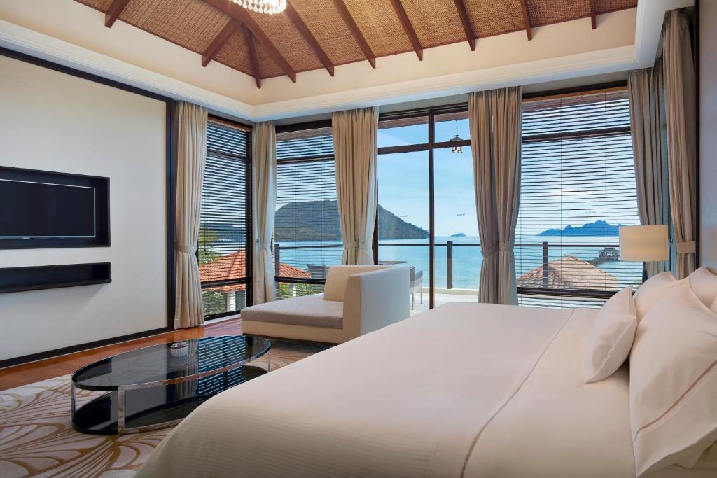 5 Bedroom Villa
