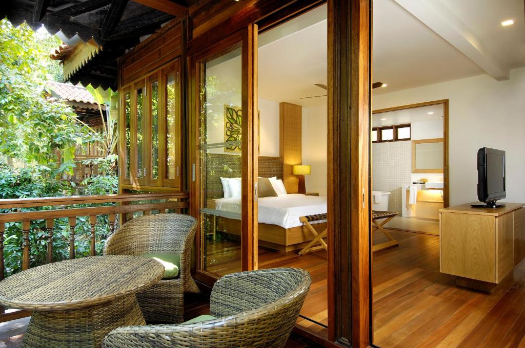 Rainforest studio