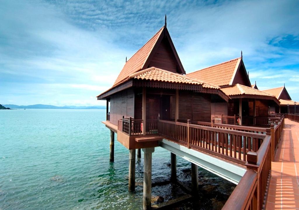 Premier chalet on water