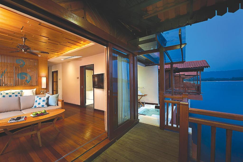 Premier suite on water