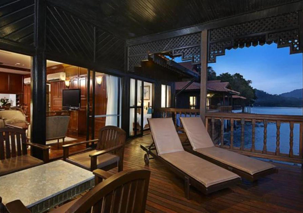 Two bedroom suite on water