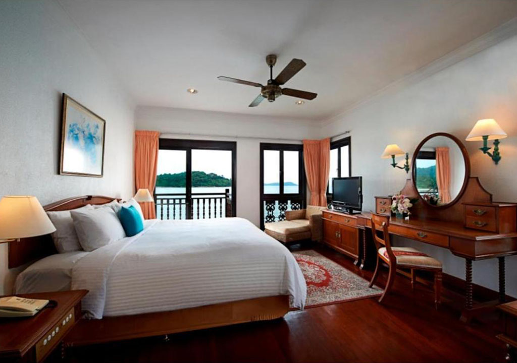 Two bedroom suite on water