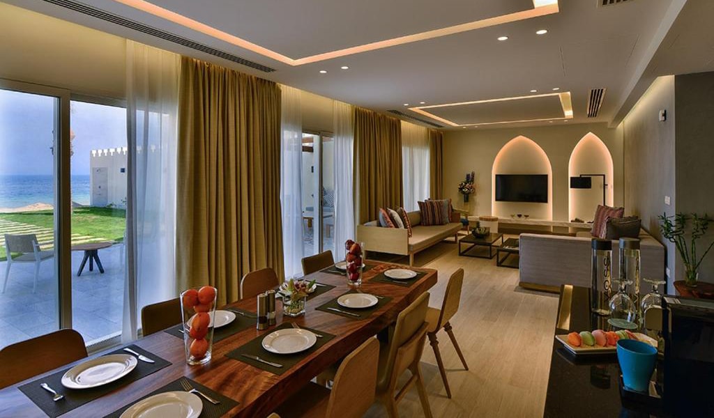 Executive 4 Bedroom Villa with Sea View - Families Only 