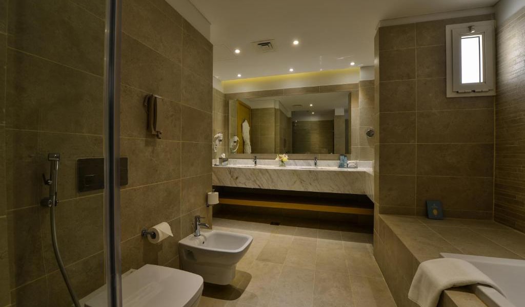 Executive 4 Bedroom Villa with Sea View - Families Only 