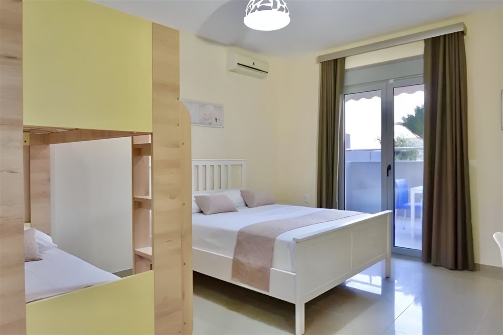Family Studio A/C