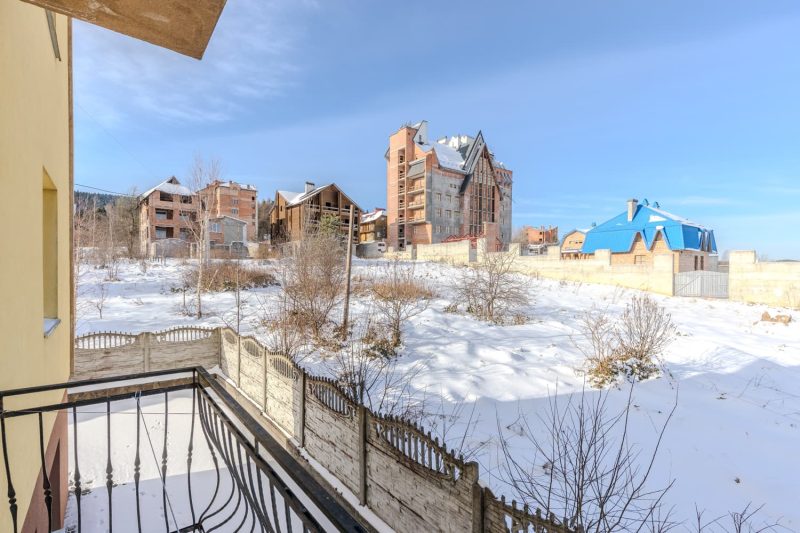 Стандарт з балконом
